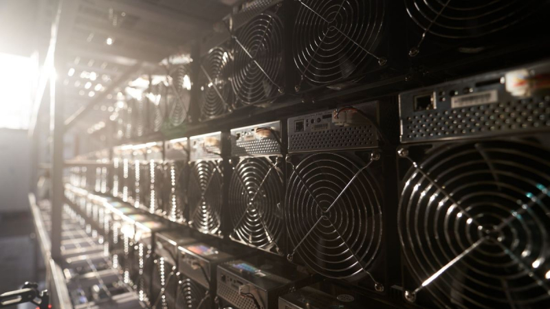 Публичные майнеры сократили мощности для добычи биткоинов на 13,4%